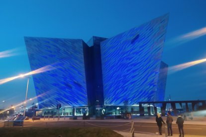 emblemàtica. La torre Albert Memorial Clock recorda el Big Ben i està torta.