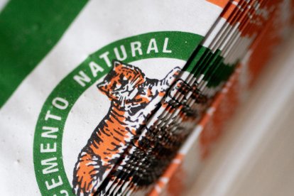 Detall del logotip de l'empresa amb el tigre característic.