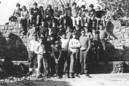 A la imatge els primers escoltes Garbí de Maristes amb el germà Juli González a la part de dalt.