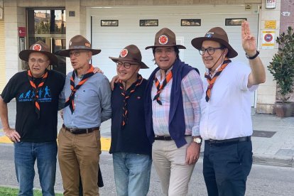 El Josep Pons, el segon per
l'esquerra, en una trobada de companys
escoltes dels primers anys.