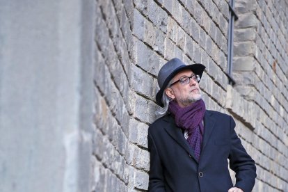 Víctor Amela: “Vull que aquesta sigui la novel·la dels anònims, dels que no surten a cap llibre”