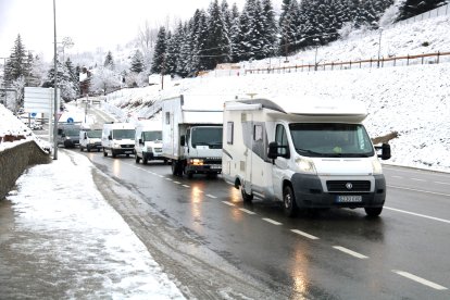 Esquiadors ahir a Baqueira Beret, l’única estació oberta.