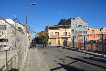 Imatge del desplegament policial a Tàrrega, on els Mossos investiguen la mort violenta d'un home