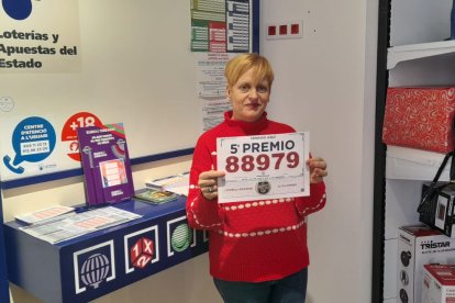 Lleida, avinguda Rovira Roure ■ L’estanc ubicat al número 40 de l’avinguda Rovira Roure de la capital del Segrià va vendre part del número 86007, que va ser agraciat amb un dels cinquens premis i que van cantar a les 10.47 hores.