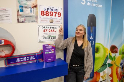 Lleida, avinguda Rovira Roure ■ L’estanc ubicat al número 40 de l’avinguda Rovira Roure de la capital del Segrià va vendre part del número 86007, que va ser agraciat amb un dels cinquens premis i que van cantar a les 10.47 hores.