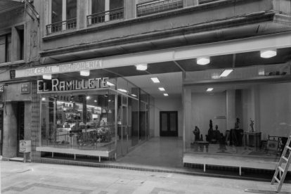 Dolceria i bomboneria El Ramillete, al carrer Major (1971