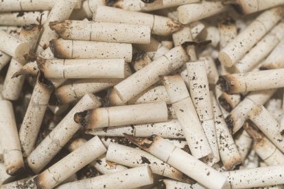 Les dues-centes seixanta-vuit cigarretes que es va fumar en una performance sobre la intoxicació del cos per drogues durant la seua pròpia gestació.