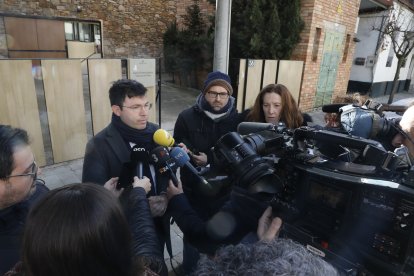 L’advocat Xavier Prats atenent ahir els mitjans. - AMADO FORROLLA