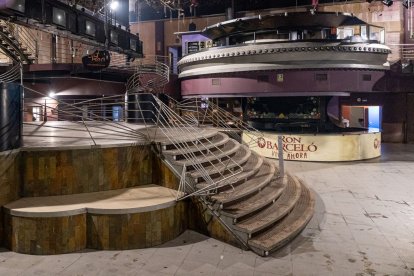 Imatges de l'interior de la discoteca Big Ben de Golmés el 16 de gener del 2024, abans de la reforma per a la reobertura.