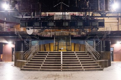 Imatges de l'interior de la discoteca Big Ben de Golmés el 16 de gener del 2024, abans de la reforma per a la reobertura.