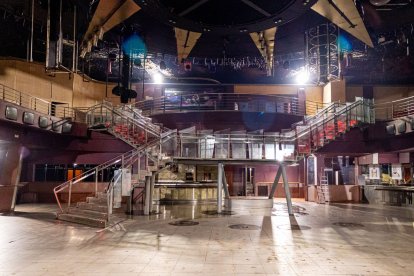 Imatges de l'interior de la discoteca Big Ben de Golmés el 16 de gener del 2024, abans de la reforma per a la reobertura.