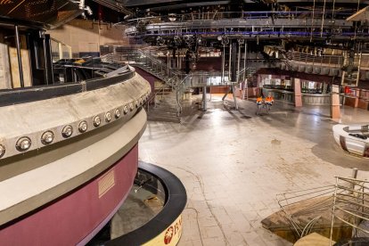 Imatges de l'interior de la discoteca Big Ben de Golmés el 16 de gener del 2024, abans de la reforma per a la reobertura.