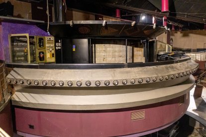 Imatges de l'interior de la discoteca Big Ben de Golmés el 16 de gener del 2024, abans de la reforma per a la reobertura.