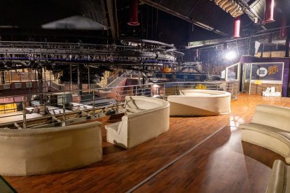 Imatges de l'interior de la discoteca Big Ben de Golmés el 16 de gener del 2024, abans de la reforma per a la reobertura.