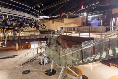 Imatges de l'interior de la discoteca Big Ben de Golmés el 16 de gener del 2024, abans de la reforma per a la reobertura.