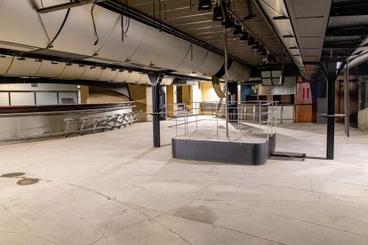 Imatges de l'interior de la discoteca Big Ben de Golmés el 16 de gener del 2024, abans de la reforma per a la reobertura.