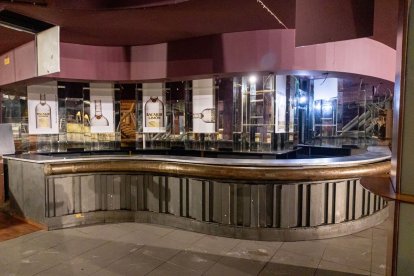 Imatges de l'interior de la discoteca Big Ben de Golmés el 16 de gener del 2024, abans de la reforma per a la reobertura.
