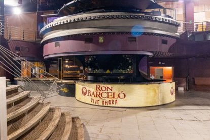 Imatges de l'interior de la discoteca Big Ben de Golmés el 16 de gener del 2024, abans de la reforma per a la reobertura.