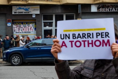 Oratorio polémico en Lleida: vecinos a favor y en contra se manifiestan en el barrio de Cappont