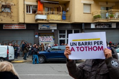 Oratorio polémico en Lleida: vecinos a favor y en contra se manifiestan en el barrio de Cappont