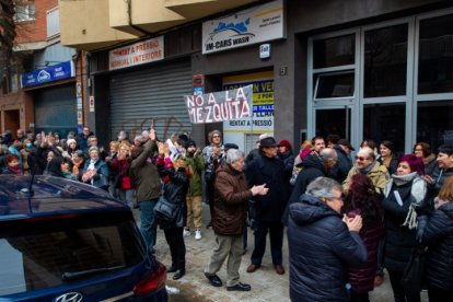 Oratorio polémico en Lleida: vecinos a favor y en contra se manifiestan en el barrio de Cappont