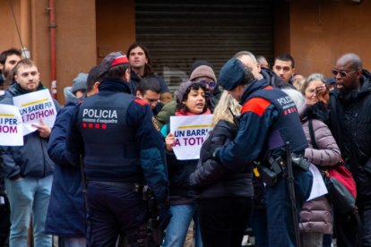 Oratorio polémico en Lleida: vecinos a favor y en contra se manifiestan en el barrio de Cappont