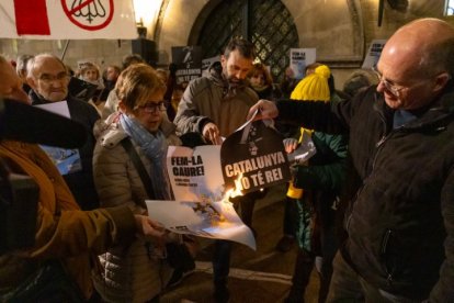 Manifestación en Lleida contra la monarquía y la presencia de la Reina Letizia