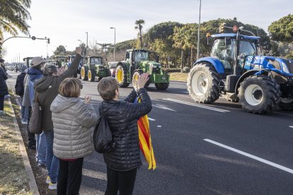 Barcelona recibió aplaudiendo y vitoreando a los agricultores.