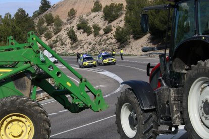 Mossos d'Esquadra a pocs metres del tall de la C-14 a Ciutadilla, a l'Urgell