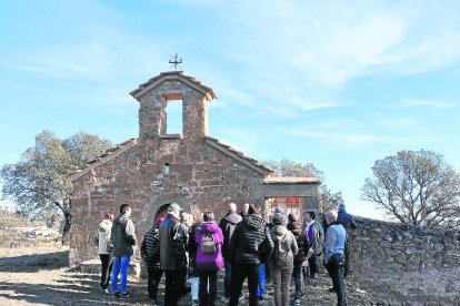 Església de Sant Pere del Solé, lligada a la família que li dona nom. 