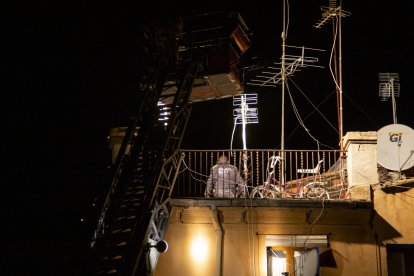 Rescat d'un lladre en una teulada.