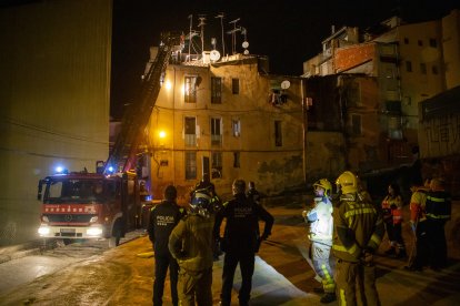 Rescat d'un lladre en una teulada.