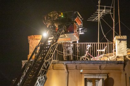 Rescat d'un lladre en una teulada.