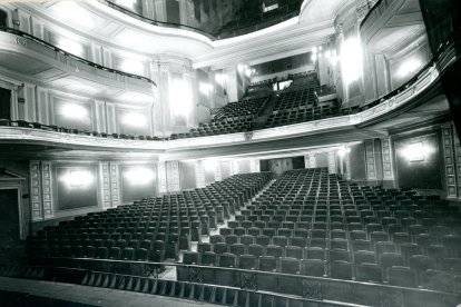 Impressionant imatge del cinema i teatre Principal als anys cinquanta.