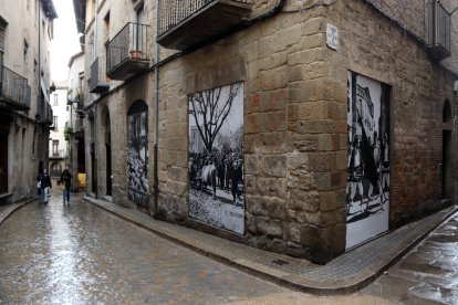 Fotografías de gran formato instaladas en el casco antiguo de Solsona