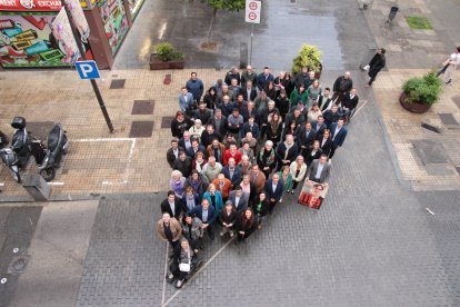 Ordeig y otros miembros del PSC formaron la silueta de Catalunya.