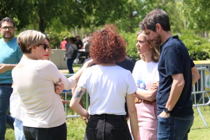 Les líders dels comuns Ada Colau, Jéssica Albiach i Candea López, amb el portaveu de Sumar i ministre de Cultura, Ernest Urtasun, i la diputada al Congrés Aina Vidal