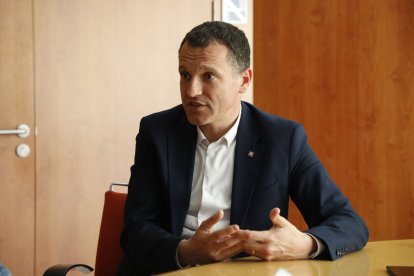 Òscar Ordeig, en un moment de l’entrevista. - AMADO FORROLLA