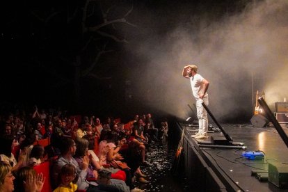 La compañía Xiula interpretó en la Llotja su espectáculo ‘Babynova