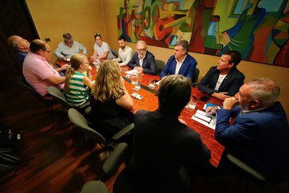 Larrosa es va reunir ahir a la Paeria amb representants d’Unió de Pagesos, Afrucat, Asaja, JARC, FCAC i UGT. - AJUNTAMENT DE LLEIDA