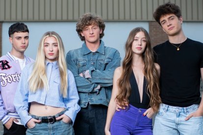 Los protagonistas de la nueva serie 'Física y Química: la nueva generación'.