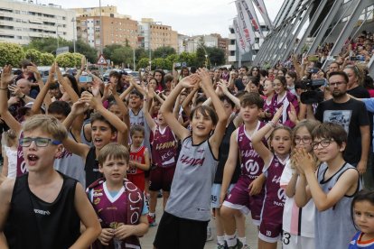 La rebuda del Força Lleida al Barris Nord a la seua arribada de Madrid