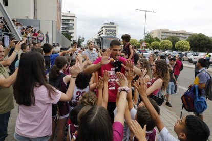 La rebuda del Força Lleida al Barris Nord a la seua arribada de Madrid