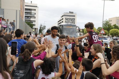 La rebuda del Força Lleida al Barris Nord a la seua arribada de Madrid