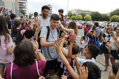 La rebuda del Força Lleida al Barris Nord a la seua arribada de Madrid
