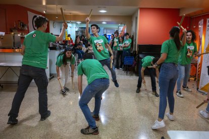 Reivindicació. Els bastoners de Lleida porten temps reclamant uns locals on poder assajar.