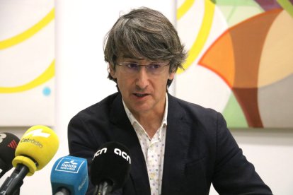 El director general d'Afrucat, Manel Simon, durant la roda de premsa a Lleida