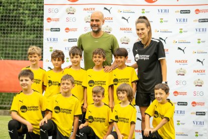 Imatges de la visita de Pep Guardiola al Summer Camp, al seu campus de futbol de Rialp