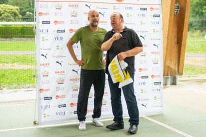 Imatges de la visita de Pep Guardiola al Summer Camp, al seu campus de futbol de Rialp