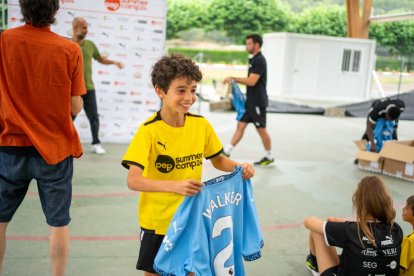 Imatges de la visita de Pep Guardiola al Summer Camp, al seu campus de futbol de Rialp